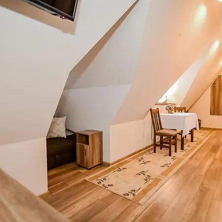 Bed & Breakfast Sloneczny Dworek