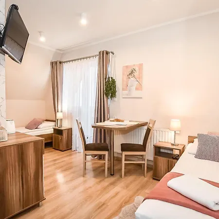 Sloneczny Dworek Bed & Breakfast *
