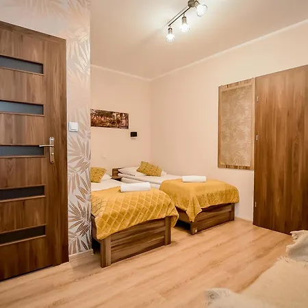 Sloneczny Dworek Bed & Breakfast *
