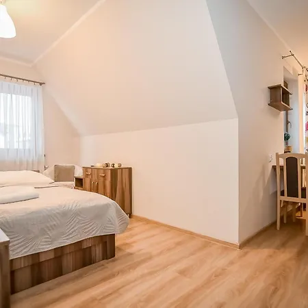 Sloneczny Dworek Bed & Breakfast Białka