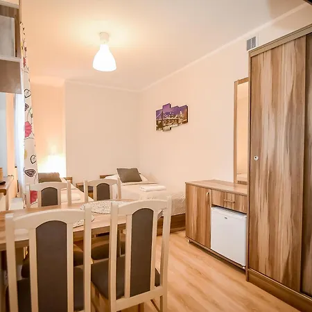 Sloneczny Dworek Bed & Breakfast *