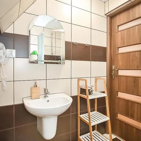 Sloneczny Dworek Bed and Breakfast 3*