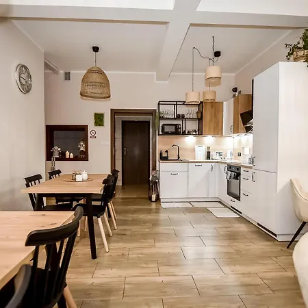 Sloneczny Dworek Bed & Breakfast 3*
